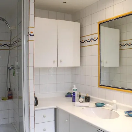 Apartment Close Canal Saint Martin *